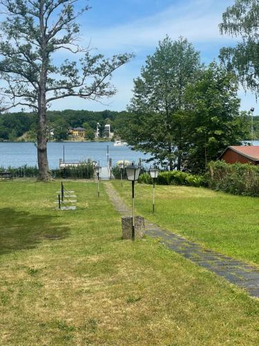 حديقة, Villa am Peetzsee in Grunheide