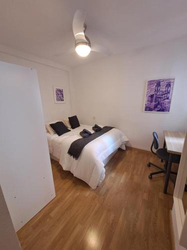 Room in Apartment - Private room for rent in calle de San Bernabe - image 14