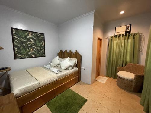 1 double bed, 1 futon bed
