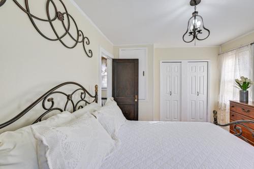 Charming Valley Stream Home 24 Mi to Central Park