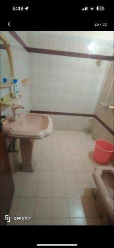 Full House - image 8