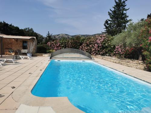 Peaceful Mas Provencal 'Mas du Sucre' with Large Pool chambre d'hôte Cheval-Blanc