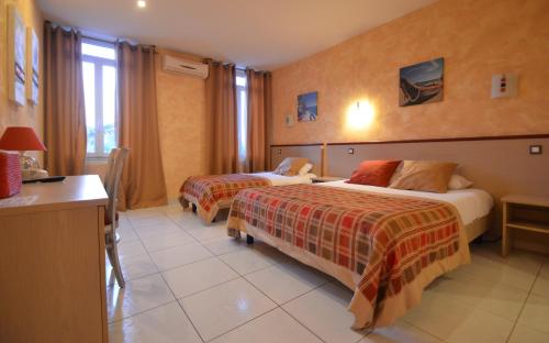 Auberge de Bonpas Logis de France Stop at Auberge de Bonpas to discover the wonders of Avignon. The property features a wide range of facilities to make your stay a pleasant experience. Take advantage of the hotels facilities for dis