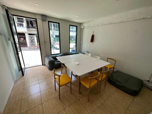 The Cute Silom hostel near โรงพยาบาลจุฬาลงกรณ์