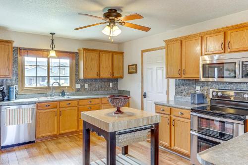 Black Hills Family Home Close to Hiking Trails! in Summerset