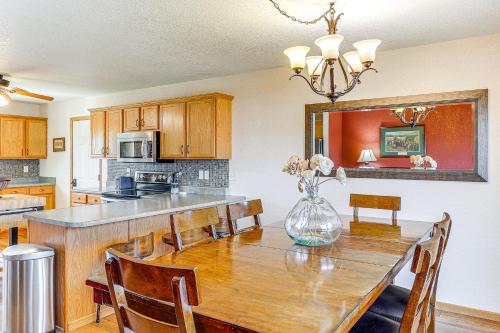 Black Hills Family Home Close to Hiking Trails! in Summerset