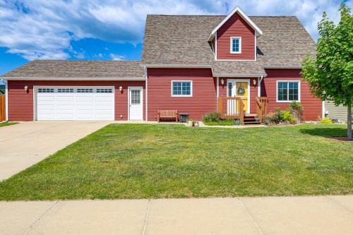 Black Hills Family Home Close to Hiking Trails! in Summerset