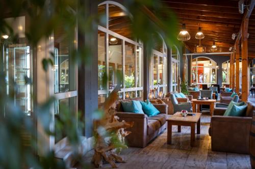 ผับ/เลาจน์, โร้กเนอร์ โฮเต็ล ติเรนา (Rogner Hotel Tirana) in บโลกู