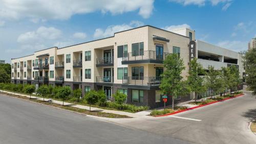 Downtown Austin Suites with Pool and Trail Access in Austin, USA