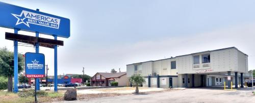 A szálláshely kívülről, Americas Best Value Inn San Antonio near McNay Művészeti Múzeum