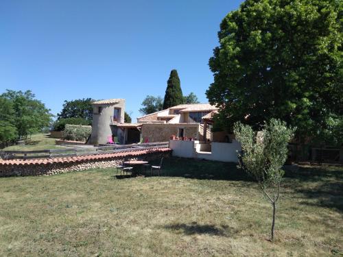 Chambre à la ferme au milieu des lavandes (Chambre a la ferme au milieu des lavandes) in Valensole