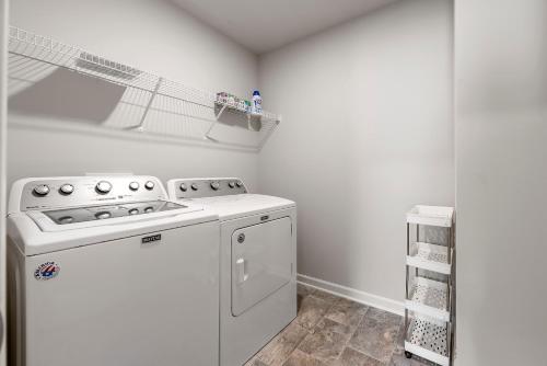 Happy Hideaway by Deity Villas in Sandtown-Délkelet-Atlanta