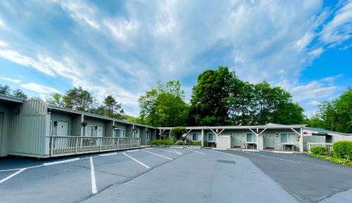 Waters Edge Lodge in Lake George, USA