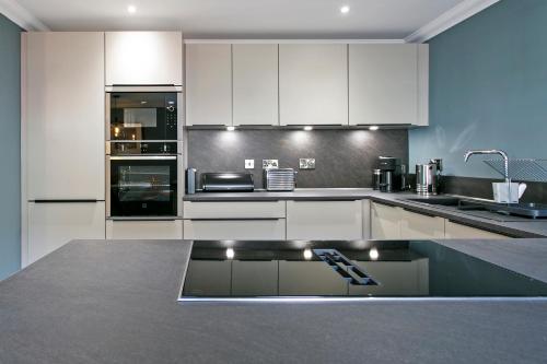 ห้องครัว, Troon No 1 Apartments in ทรูน