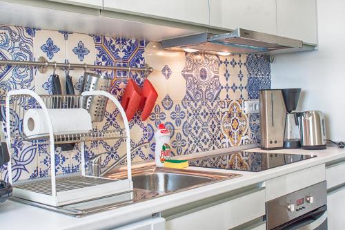 Kitchen, The Nook Hostel in Ponta Delgada