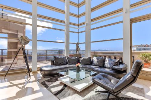 Penthouse Duplex with Epic Views, Barcellona