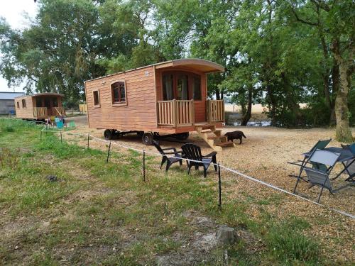 Roulotte tout confort a la ferme in Machecoul