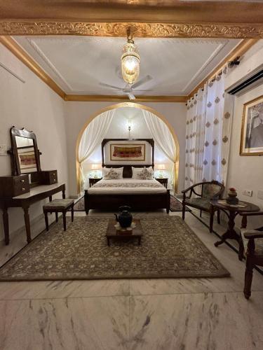 Deluxe Double or Twin Room image 8