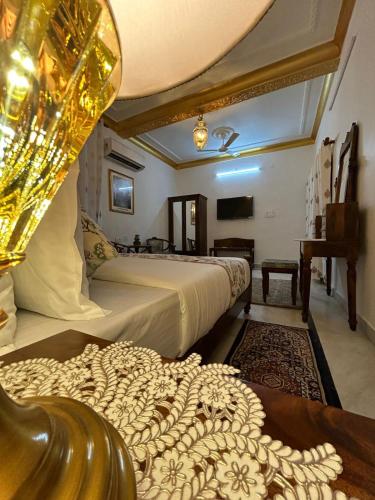 Deluxe Double or Twin Room image 2