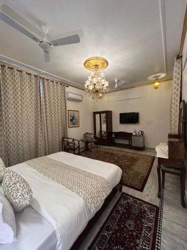 Large Double Room image 2