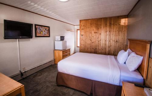 1 queen bed