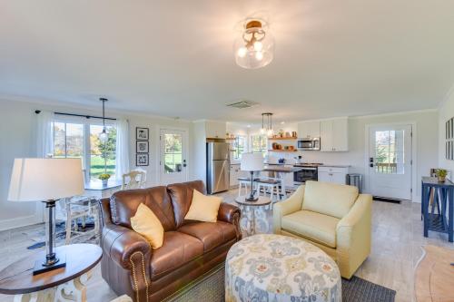 Modern Clarkesville Cottage w/ Decks & Patio! in Hollywood