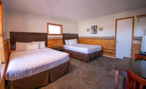 2 queen beds