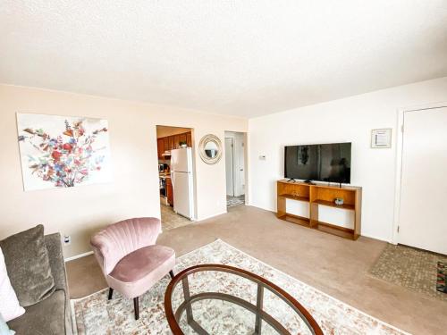 Pikes Peak Views Cozy Well Stocked Home Near Parks, Downtown in Colorado Springs, USA