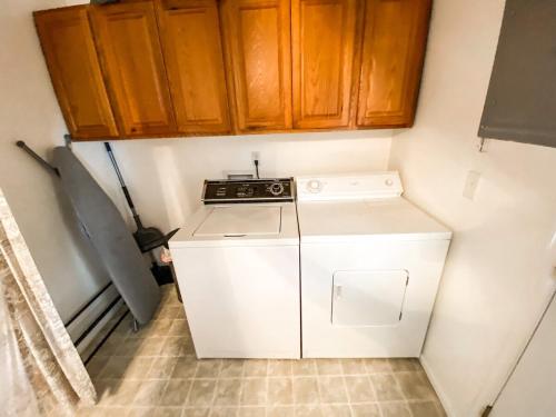 Pikes Peak Views Cozy Well Stocked Home Near Parks, Downtown in Colorado Springs, USA
