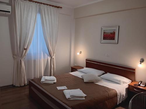 Superior Twin Room image 5