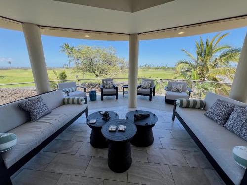 Hale Mele 2 with Panoramic Golf Course View, private Pool, Hot Tub, Golf Cart and E-Bikes thumb 4