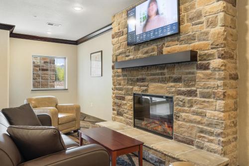 Cobblestone Hotel & Suites - Alpine - image 2