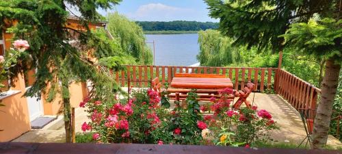 Vila Lacul Caldarusani