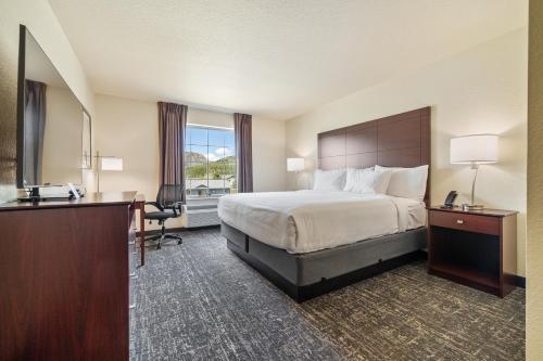 Cobblestone Hotel & Suites - Alpine