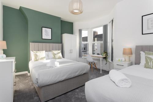 Cowley House - Air Host & Stay - Sleeps 7 - Liverpool