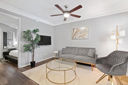 Fascinating Modern Luxe 1B in Austin Pool BBQ Fascinating Modern Luxe 1B in Austin Pool BBQ