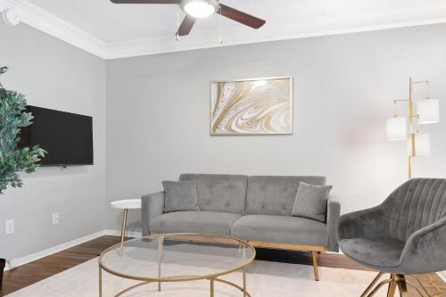 Fascinating Modern Luxe 1B in Austin Pool BBQ Fascinating Modern Luxe 1B in Austin Pool BBQ