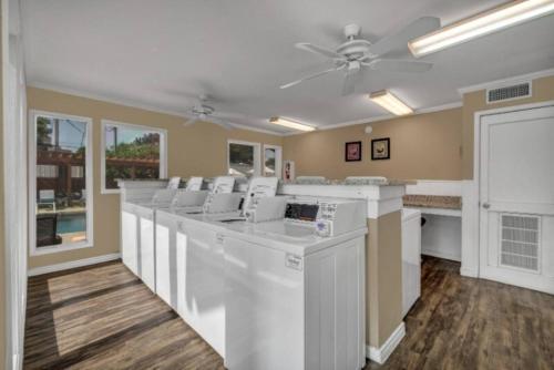 Fascinating Modern Luxe 1B in Austin Pool BBQ Fascinating Modern Luxe 1B in Austin Pool BBQ