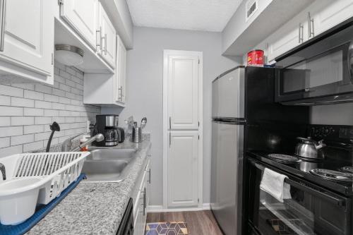 Fascinating Modern Luxe 1B in Austin Pool BBQ Fascinating Modern Luxe 1B in Austin Pool BBQ