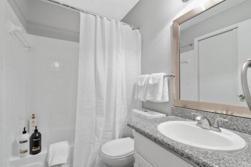 Fascinating Modern Luxe 1B in Austin Pool BBQ Fascinating Modern Luxe 1B in Austin Pool BBQ