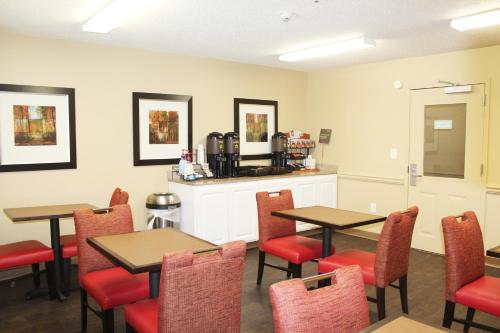 Restaurant, Extended Stay America Suites - Destin - US 98 - Emerald Coast Pkwy. near Destin Executive Airport