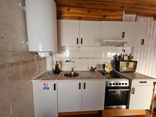 virtuve, Charming House in Vila Nova de Foz Côa with Private Entrance (Charming House in Vila Nova de Foz Coa with Private Entrance) in Quinta da Pedra Escrita