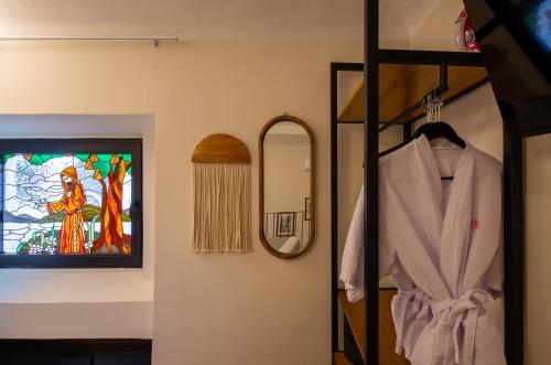 Superior King Room image 6
