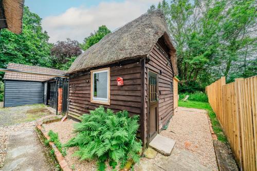 Cozy Cottage with hot tub!, Hampshire