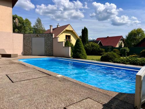 Peldbaseins, Chalet Súľov - Pool & Sauna (Chalet Sulov - Pool & Sauna) in Súľov-Hradná