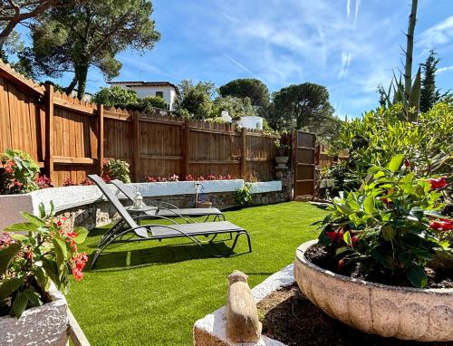 Cala Canyelles Villa & Private Studio with Garden