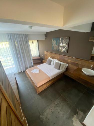 Executive Suite image 7