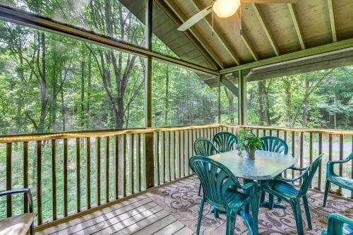 Cabin with Private Hot Tub about 7 Mi to Pigeon Forge! in Sevierville, USA
