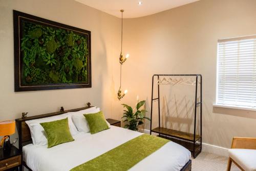 The Jungle! House with Hot Tub. in Nuthall