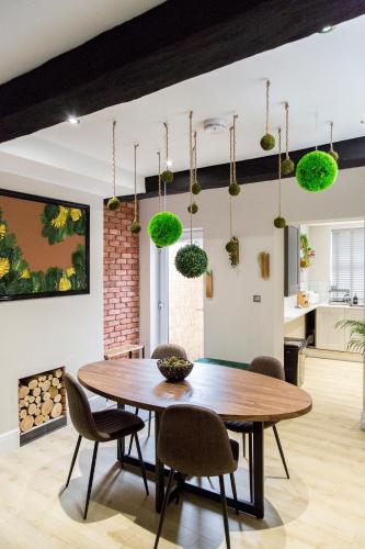 Faciliteiten, The Jungle! House with Hot Tub. in Nuthall